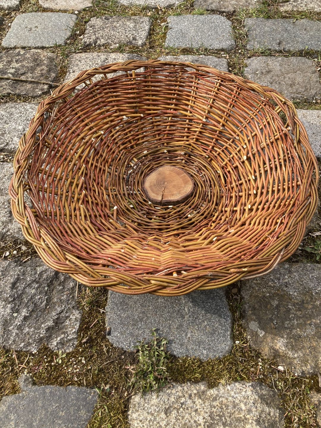 Schale mit Holzscheibe