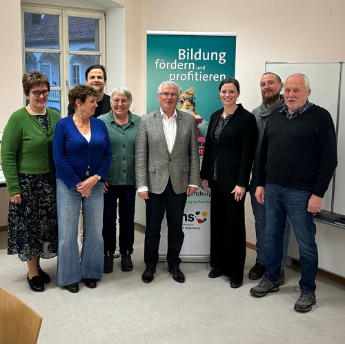 Förderverein - Neuer Vorstand gewählt, Foto: Krome Foto: M. Krome; von links nach rechts: Bernadette Dechant, Cornelia Wabra, Ralf Laschinger, Maria Simon, Dr. Rudolf Gingele, Nina Dollinger-Krome, Raphael Birnstiel, Dr. Hermann Hage